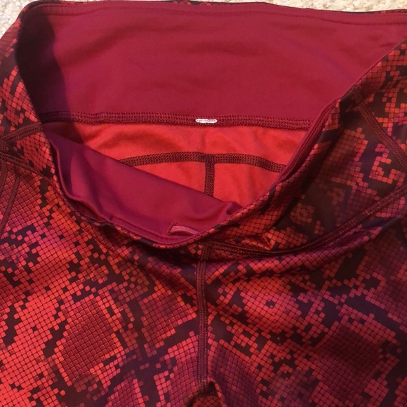 Lululemon vent it out crop python snakeskin capris - Picture 7 of 9